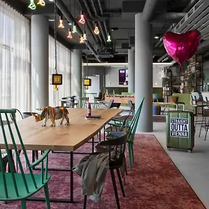 Moxy East וינה